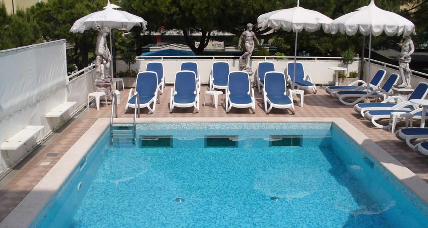 Hotel con piscina nel lido di jesolo hotel trevi Piscina acqua salata